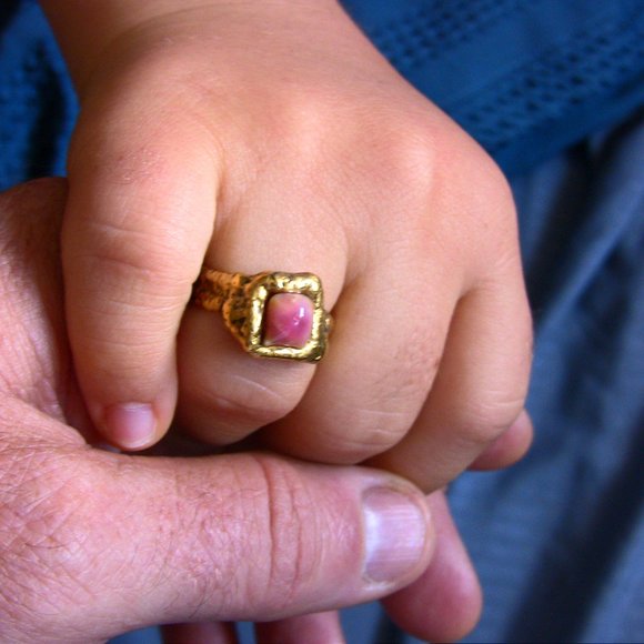 Conch Pearl ring in 24K pure gold - Picture 9 of 12